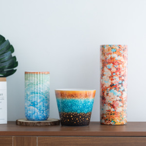 Vaso Moderno in Ceramica con Motivo Astratto Colorato per Decorazione Casa e Ufficio - Product Image 1