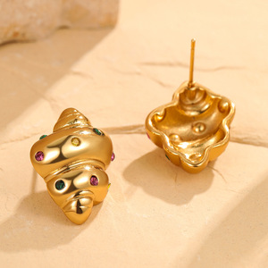 Pendientes Elegantes de Estilo Francés, de Acero Inoxidable, Chapados en Oro, con Forma de Croissant, con Conchas y Circonitas Coloridas, Geométricos - Product Image 4