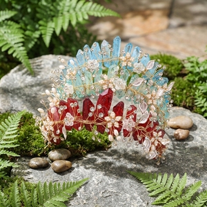 Fascia per Capelli Artigianale con Corona in Quarzo Rosa Naturale e Chiusura con Strass a Fiore, Accessorio per Capelli da Festa, Regalo di Compleanno per Donne - Product Image 1
