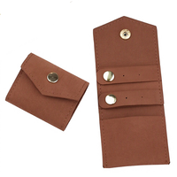 Emballage de luxe élégant, pochette en microfibre 5*6 cm, fermeture à bouton, impression sérigraphique, 6 couleurs disponibles, pliée pour bagues et boucles d'oreilles