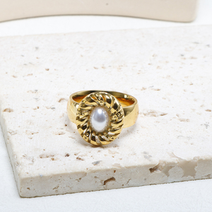 Anillo de Perlas de Acero Inoxidable Chapado en Oro de 18K, Estilo Vintage, Personalidad de Nicho, Joyería de Moda con Sensación de Alta Clase - Product Image 3