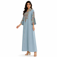 Robe Abaya brodée pour femme 2026, col en V, manches longues fendues, Kaftan imprimé ethnique, robe longue, mode Moyen-Orient, vente en gros