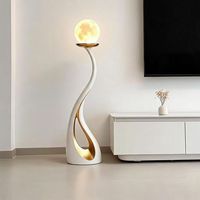 Lampadaire LED design nordique en résine, style moderne et minimaliste, idéal pour hôtel, salon ou coin.