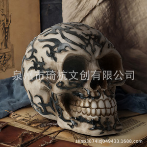 Figura Decorativa de Calavera con Patrón de Llamas para Halloween, Artesanía de Resina, Decoración para Interiores del Hogar y Entrada - Product Image 4
