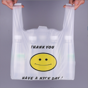 أكياس تسوق بلاستيكية عالية الجودة ورخيصة ومخصصة على شكل تي شيرت - Product Image 6