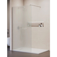 Paroi de douche fixe en verre dépoli avec cadre noir minimaliste pour la rénovation de salles de bain résidentielles