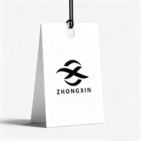 Étiquettes suspendues personnalisées de luxe pour marque de vêtements, logo estampé à chaud, étiquettes en papier mat avec cordon en coton, production rapide