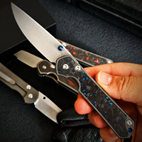 Couteau pliant EDC en acier 8Cr14MoV, manche en fibre de carbone déchiquetée, couteau de poche pour le camping en plein air et la survie