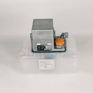 ปั๊มลูกสูบไฟฟ้าโชวะ รุ่นดั้งเดิม LCB 4 8210 200V 0.1ลิตร/นาที 1.2MPa ระบบหล่อลื่น 6 ลิตร - Product Image 1