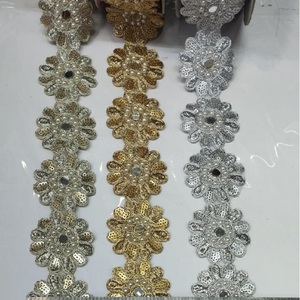 Le tissu de dentelle brodé de miroir de qualité supérieure sur mesure ajoute une élégance étincelante aux créations de vêtements de mariée - Product Image 3