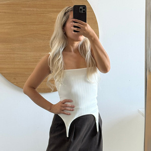 Camiseta sin mangas de color liso para mujer, diseño sin espalda, ajuste ceñido, estilo urbano, moda, origen Yiwu FDC2117 - Product Image 4