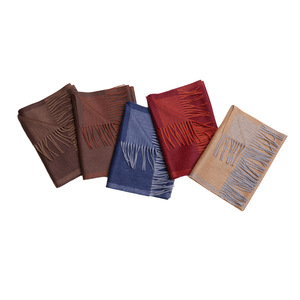 <span class=keywords><strong>Écharpe</strong></span> en <span class=keywords><strong>cachemire</strong></span> 100% réversible, couleurs unies, nouvelle collection, vente en gros d'usine, avec étiquette personnalisée, en laine mérinos à franges, 30*180cm - Product Image 5