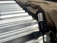 Tôle de Toiture Ondulée GI SGCC 0.16-0.8mm Légère et Facile à Installer pour Hangar Agricole, Atelier et Maison Préfabriquée