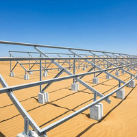 Structure de montage solaire en acier revêtu Zn-Al-Mg pour grands projets, avec fondation en béton – Fournisseur de systèmes de montage au sol solaires