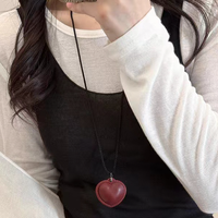 Collier pendentif cœur en cuir PU, bijoux minimalistes, colliers pendentifs pour femmes, chaîne longue pour pull, collier tendance pour femme