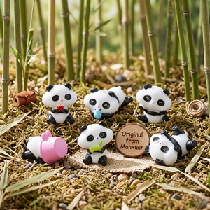 Tendance 2026 Miniatures en résine délicates et modernes-orientales, style 'Bamboo-shadow Drifter', représentant des pandas, au design doux et élégant, pour étagère, cadeau, DIY - Product Image 1
