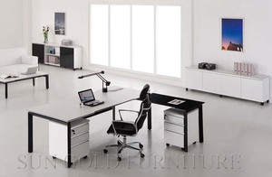 <span class=keywords><strong>Bureau</strong></span> de direction en forme de L en MDF avec structure en métal noir et armoire de rangement latérale - Product Image 2