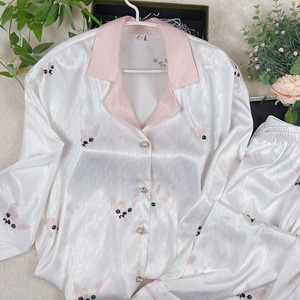 Pijamas <span class=keywords><strong>de</strong></span> Satén <span class=keywords><strong>con</strong></span> Estampado <span class=keywords><strong>de</strong></span> Oso <span class=keywords><strong>de</strong></span> Dibujos Animados, los Más Vendidos al por Mayor, Conjunto <span class=keywords><strong>de</strong></span> 2 Piezas <span class=keywords><strong>de</strong></span> Manga Larga <span class=keywords><strong>de</strong></span> Seda Helada para Mujer, Ropa <span class=keywords><strong>de</strong></span> Dormir <span class=keywords><strong>con</strong></span> Etiqueta Privada OEM - Product Image 5