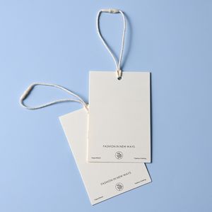 Etiquetas de papel con logotipo impreso de diseño personalizado etiquetas colgantes de ropa de lujo para ropa - Product Image 5