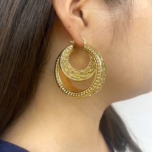 Pendientes de Aro de Latón Vintage Clásicos de Moda con Flores Chapadas en Oro de 18K para Mujer - Product Image 6