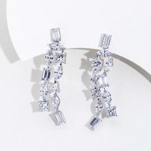 Boucles d'oreilles tendance MSE-844 en or blanc 18 carats avec diamants de laboratoire - Product Image 4