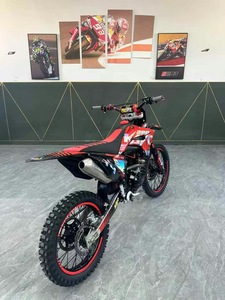 La moto d'occasion <span class=keywords><strong>Hua</strong></span> <span class=keywords><strong>Yang</strong></span> T4 300cc a des performances de moteur puissantes. - Product Image 4
