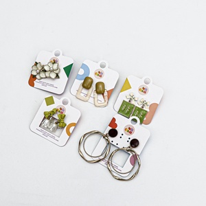 Présentoir de luxe personnalisé en papier pour bijoux, étiquettes de collier imprimées avec logo, cartes douces au toucher pour accessoires boucles d'oreilles et pinces à cheveux - Product Image 2