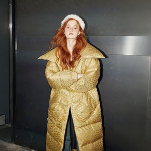 Fournisseur d'usine En stock |   <span class=keywords><strong>Doudoune</strong></span> longue pour <span class=keywords><strong>femme</strong></span> à col montant |   <span class=keywords><strong>Manteau</strong></span> chaud d'hiver avec motif imprimé au laser original - Product Image 1