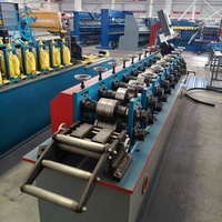 Machine de formage à froid automatique pour lames de volets roulants