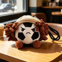 Nouveau porte-clés en peluche mignon de ballon de sport, style dessin animé Kawaii, marron et orange, avec motifs de basketball, chapeau de cowboy, dreadlocks, football et soccer