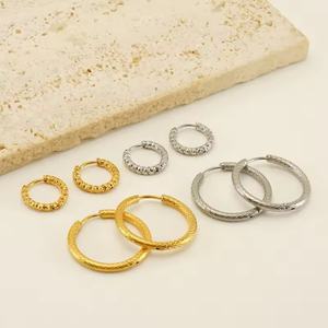 Pendientes de Flor de Acero Inoxidable con Baño de Oro 18K para Mujer, Estilo Francés Simple, Joyería de Moda - Product Image 4