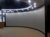 Éboulis de projecteur incurvé fixe PVC blanc doux/tissu argenté 4K pour les services OEM d'utilisation commerciale de cinéma