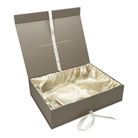 Boîte Magnétique Pliable Beige Grande Taille avec Logo Personnalisé pour Emballage de Perruques, avec Intérieur en Soie Satinée