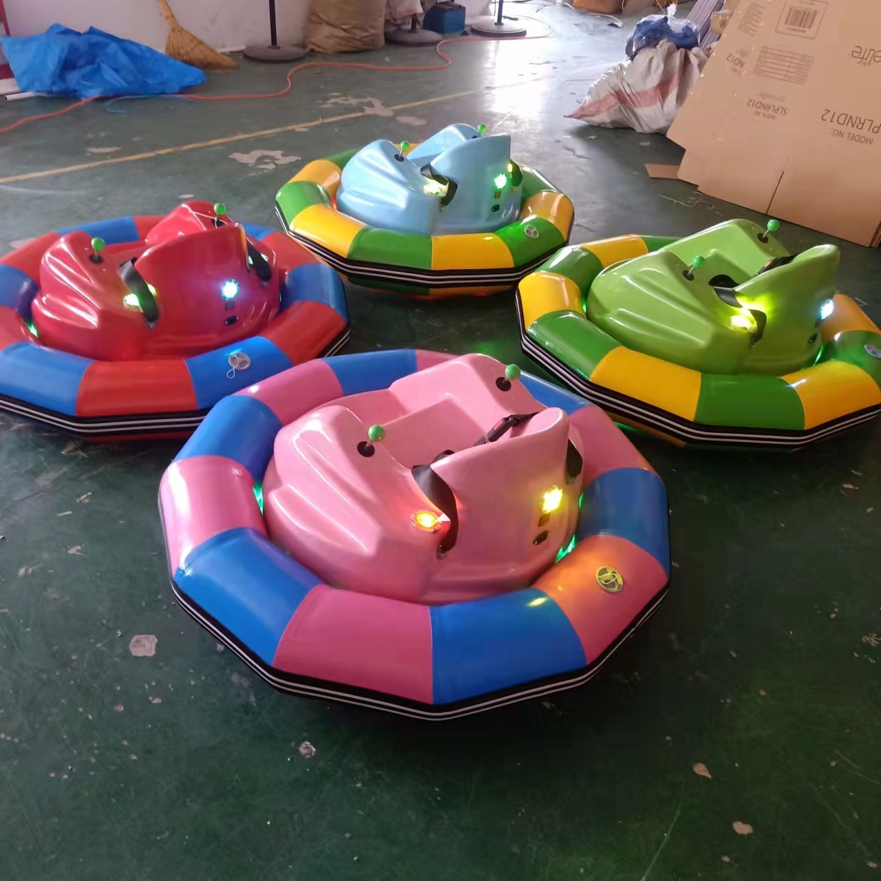 Парк аттракционов с дистанционным управлением Spin Zone, купить Электрический надувной бампер