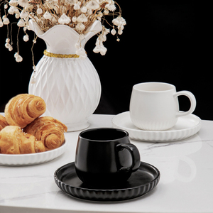 ชุดแก้วกาแฟเซรามิกสีดำขาวสไตล์มินิมอลพร้อมจานรอง - ลายเส้น 3 มิติ ชุดถ้วยชา 2 ชิ้น - Product Image 1