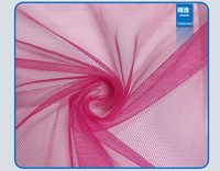Tissu en maille tricotée respirant et doux 100 % polyester imprimé 40D, couleurs personnalisées, OEM, pour robes de mariée, masques, moustiquaires