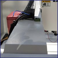 Nieuwe enkelvoudige metaalgraveer CNC-router met Syntec-besturing, 2,2 kW watergekoelde spindelmotor, tandwielkast, industriële automatische machine
