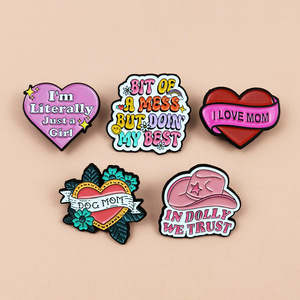 Broche de solapa de esmalte suave personalizado con diseño de sombrero de vaquero rosa 'Dolly We Trust' y corazón 'I Love Mom', insignia bonita para mamá de perros, regalo para el Día de la Madre - Product Image 5