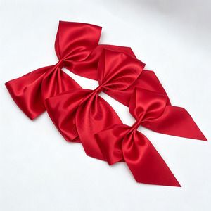 Lazos de Satén Rojos Pre-Atados E-Magic de Varios Tamaños con Adhesivo y Colas Largas, Lazos Decorativos Grandes para Decoración Navideña - Product Image 6