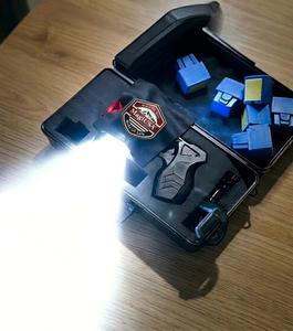 ไฟฉายส่งเสริมการขายกลางแจ้ง รีโมทคอนโทรล MagiUSA ขายส่ง ไฟฉาย LED ระยะไกลแบบกำหนดเอง คุณสมบัติไฟกระพริบ ปรับแต่งได้ - Product Image 1