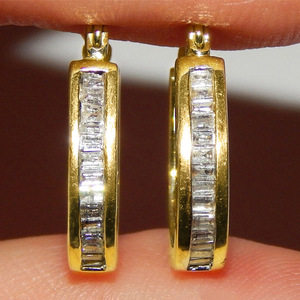 Orecchini in Oro E4246 con Diamanti Taglio Baguette, Classici da Donna per Uso Quotidiano, Colore G, Diamanti Naturali - Product Image 4