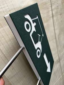 Señal grabada Marcador direccional <span class=keywords><strong>de</strong></span> doble idioma con picos Campo <span class=keywords><strong>de</strong></span> golf <span class=keywords><strong>de</strong></span> plástico reciclado Wayfinding - Product Image 4