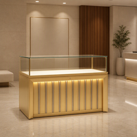 Vitrine de présentation de bijoux sur mesure en gros avec éclairage LED, finition dorée et verre haute transparence