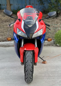 Motocicleta Deportiva Usada Supr CBR1000RR 1000cc, Refrigerada por Agua, Cuatro Cilindros, para Carreras en Pista y Conducción en Calle, Motor de Alto Rendimiento CBR1000RR - Product Image 1