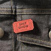 Échantillon gratuit de billets artisanaux en métal avec logo créatif et épingle à spectacle personnalisée billet de théâtre sarcastique et amusant épingle en émail souple pour vêtements