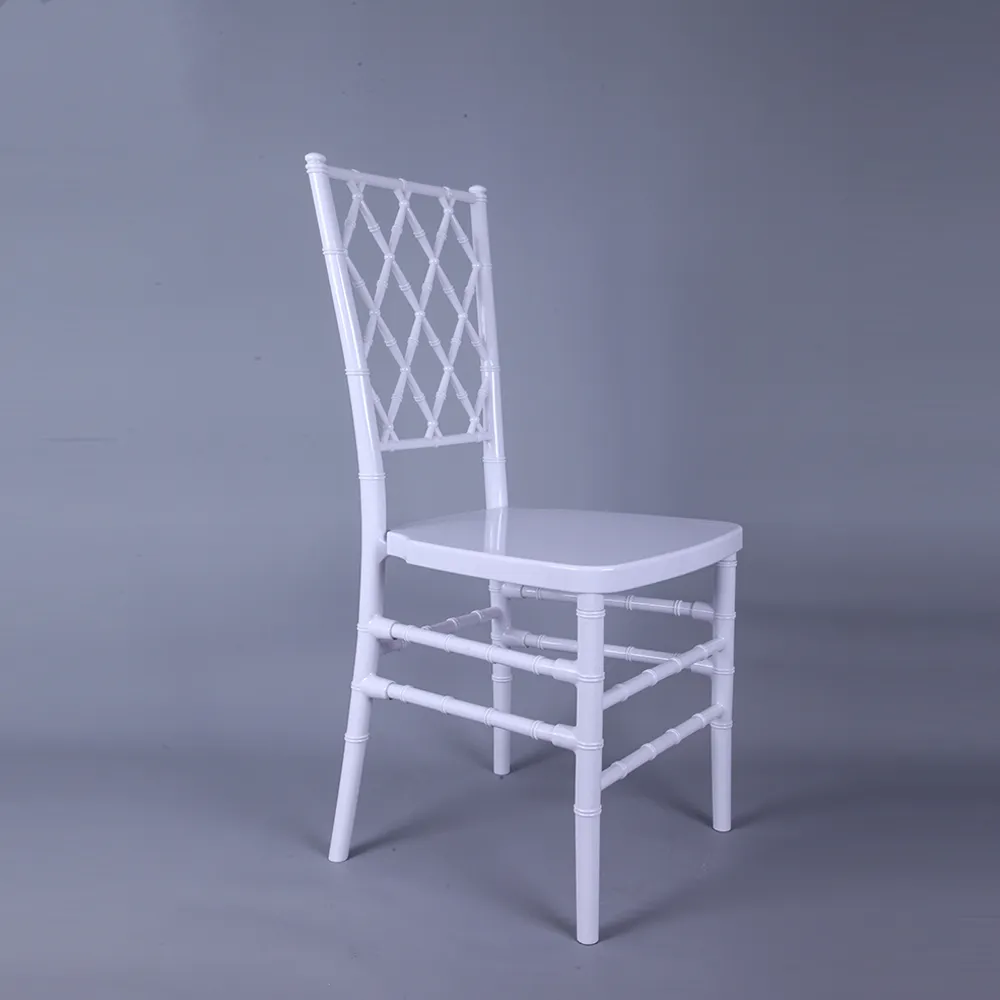 Venda quente Modern White Tiffany Cruz Voltar PC Chiavari Cadeiras para Banquetes e Eventos ao ar livre Feito de plástico e resina