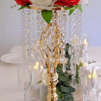 Centres de table de mariage modernes de haute qualité en or avec fleurs, vase en métal et cristaux pour décorations de table