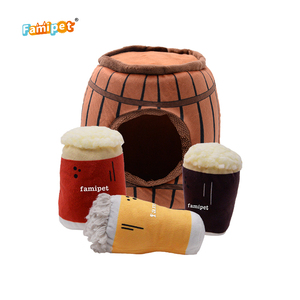 Famipet - Juguete de Peluche para Perros con Diseño de Barril de Cerveza, Divertido Juguete de Peluche Suave para Mascotas, Juego de Juguetes Chirriantes para Perros - Product Image 1