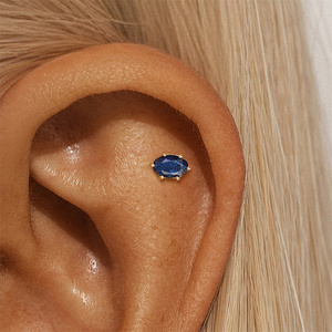 Piercing de Cartílago/Hélix/Tragus de Plata de Ley 925, Chapado en Oro de 18K, con Zirconia Ovalada Azul Geométrica, Calibre 16G - Product Image 5