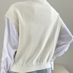 2024 การออกแบบใหม่หลวมถักรูปแบบOutwearเสื้อกั๊กสีทึบสั้นผู้หญิงฤดูหนาวสวมใส่Twistเสื้อกันหนาว